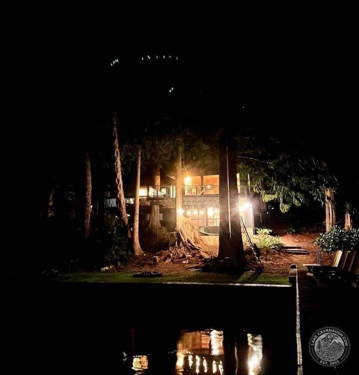 Cozy Lake Cavanaugh Vacation Retreat With Sauna, Hot Tub and Views