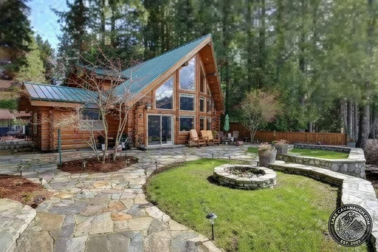 Breathtaking Log Cabin With Large Lakeside Yard on Scenic Lake Cavanaugh